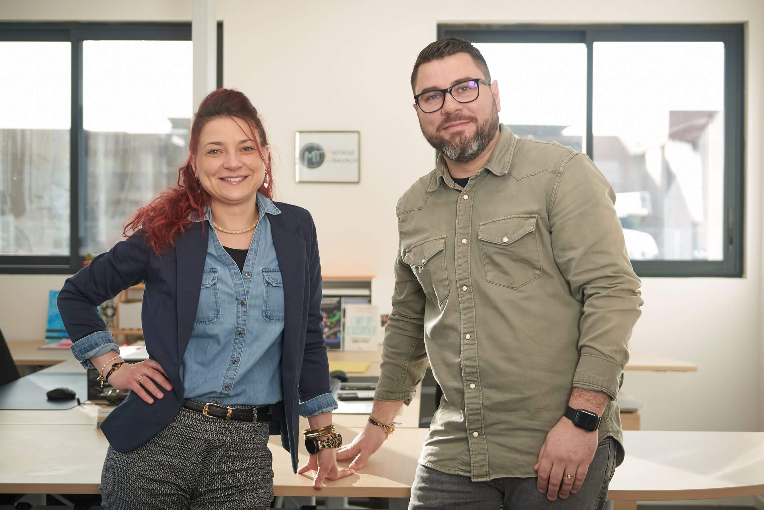 deux associés dans un bureau